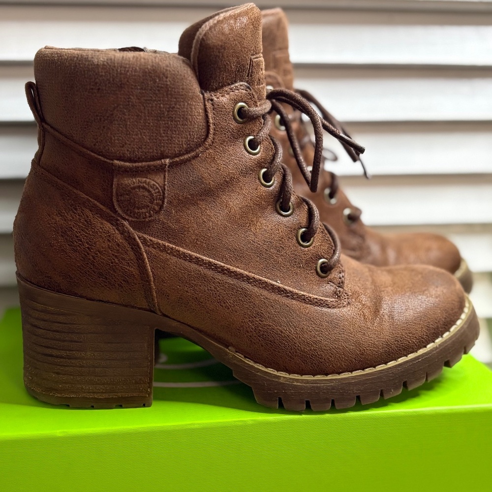 Crown Vintage Calista Women’s Combat Boots SZ 7 1/2 Brown Faux Leather Lace Up - Picture 2 of 7